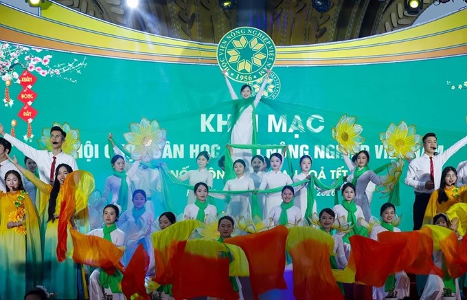 Một tiết mục văn nghệ của các học viên Học viện Nông nghiệp Việt Nam. Ảnh: Khương Trung.