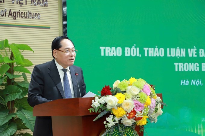 ác đại biểu tham dự Hội nghị thảo luận về các vấn đề liên quan đến đào tạo nguồn nhân lực trong bối cảnh chuyển đổi số