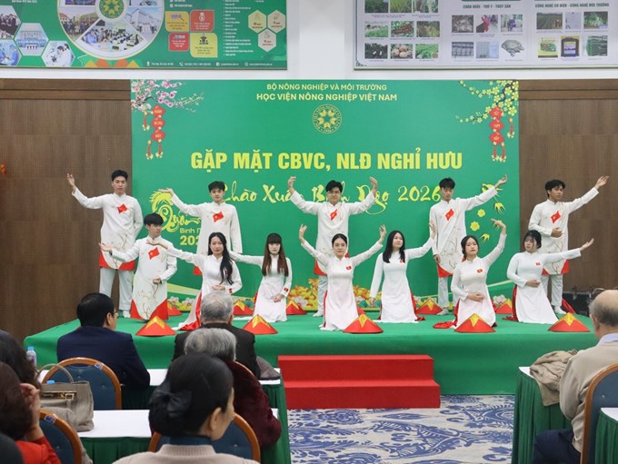 Sắc xuân rạng ngời và khát vọng tuổi trẻ Khoa Tài nguyên và Môi trường trong vũ điệu chào Xuân Bính Ngọ.