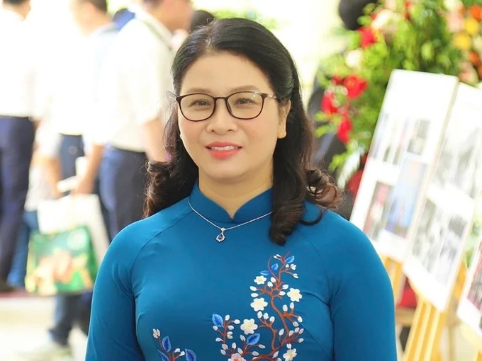 Học viện Nông nghiệp Việt Nam và đại biểu Quốc hội, GS.TS Nguyễn Thị Lan, Giám đốc Học viện đã trao tặng các suất quà cho các hộ có hoàn cảnh khó khăn trên địa bàn xã Vân Đình (Hà Nội).