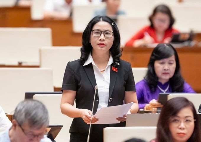 Đại biểu Quốc hội Nguyễn Thị Lan chất vấn tại hội trường Diên hồng của Quốc hội. Ảnh:Quochoi.vn