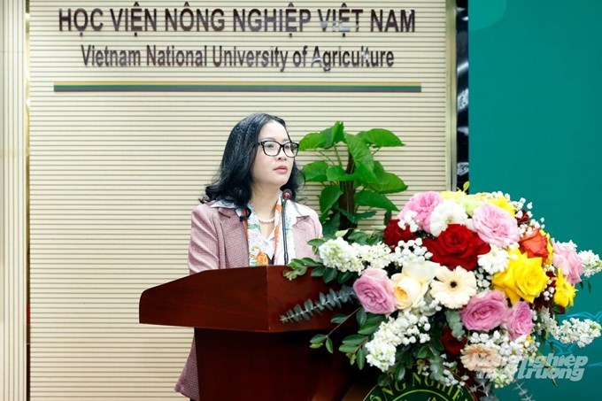 Với tiếng nói của một nhà giáo, đại biểu Nguyễn Thị Lan đánh giá cao những điểm đổi mới của Dự thảo Luật Giáo dục đại học sửa đổi, góp phần thể chế hóa tinh thần Nghị quyết 71-NQ/TW. Ảnh:Khương Trung.