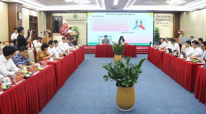 PGS.TS Trần Hiệp – Trưởng Ban Khoa học công nghệ Học viện Nông nghiệp Việt Nam chia sẻ mô hình hợp tác giữa hai đơn vị.