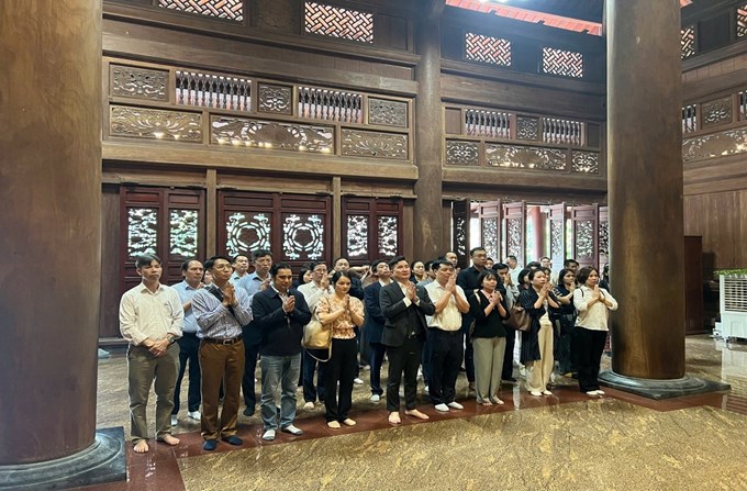 Chi bộ Khoa Tài nguyên và Môi trường thành kính dâng hương tưởng niệm chủ tịch Hồ Chí Minh