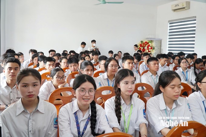 Chương trình giúp các em học sinh tiếp cận với nhiều cơ hội nghề nghiệp trong tương lai. Ảnh: Mỹ Hà