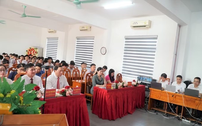 Chương trình có sự tham dự của các chuyên gia, đại diện doanh nghiệp, giáo viên và học sinh THPT tại Nghệ An. Ảnh: Hồ Lài