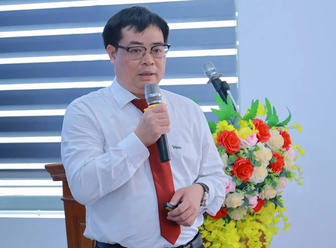 Ông Cao Trường Sơn, Trưởng nhóm nghiên cứu tinh hoa - Học viện Nông nghiệp Việt Nam trình bày ý kiến tham luận tại hội thảo. Ảnh: Ngọc Linh.