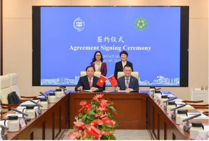 Lễ ký kết Biên bản ghi nhớ hợp tác (MOU) giữa Học viện Nông nghiệp Việt Nam và Đại học Sư phạm Thủ đô Bắc Kinh (Capital Normal University) diễn ra ngày 14/4/2026 tại Bắc Kinh. Ảnh: HVNNVN.