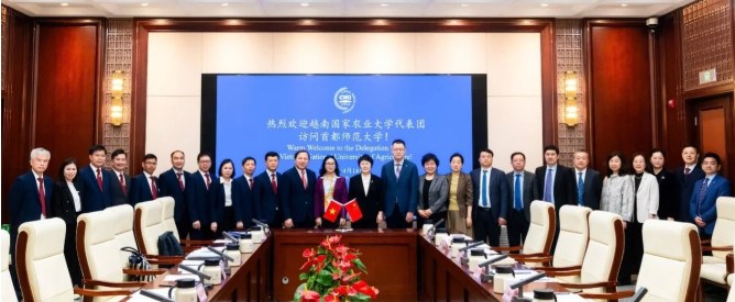 Lễ ký kết Biên bản ghi nhớ hợp tác (MOU) giữa Học viện Nông nghiệp Việt Nam và Đại học Sư phạm Thủ đô Bắc Kinh (Capital Normal University) diễn ra ngày 14/4/2026 tại Bắc Kinh. Ảnh: HVNNVN.