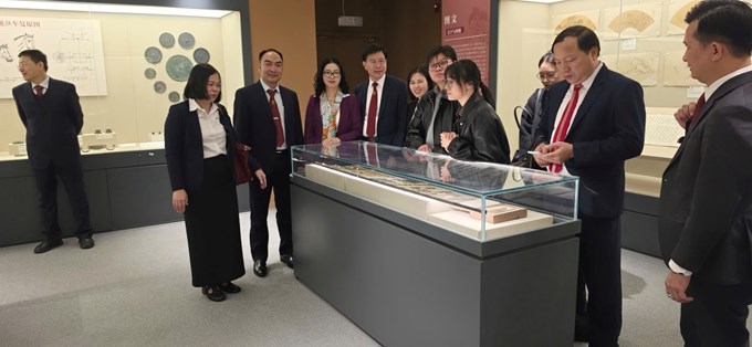  Đoàn công tác của VNUA tham quan bảo tàng lịch sử CNU