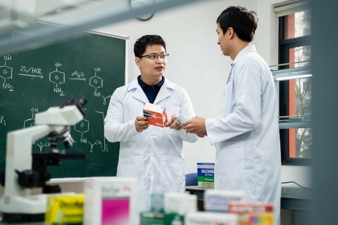 TS Trương Thanh Tùng, Đại học Phenikaa, được cấp bằng sáng chế quốc tế cho dẫn chất benzothiazole có khả năng điều trị ung thư trúng đích. Ảnh:LTPA