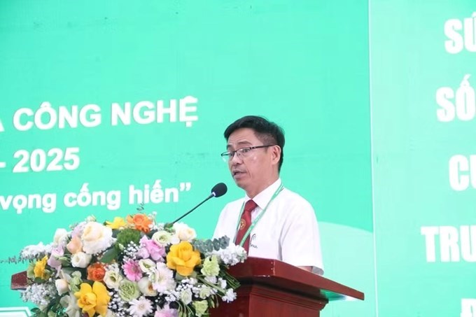 PGS.TS Trần Hiệp báo cáo tại hội nghị