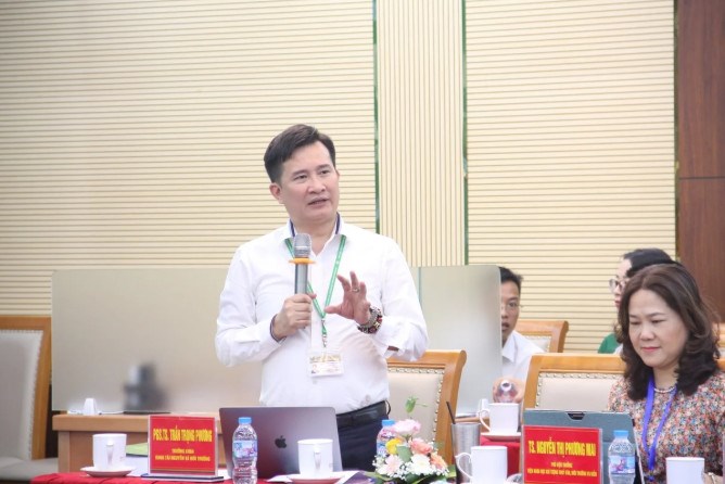 PGS.TS. Trần Trọng Phương, Trưởng Khoa Tài nguyên và Môi trường, Học viện Nông nghiệp Việt Nam phát biểu tại hội thảo. Ảnh: Mai Đan.