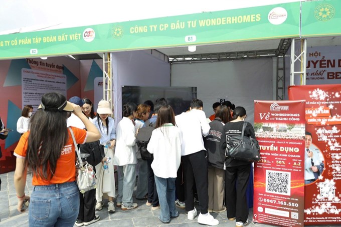 Ngày hội việc làm được tổ chức tại Học viện nông nghiệp Việt Nam thu hút nhiều sinh viên tham gia
