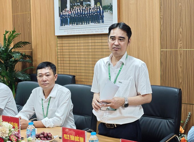 PGS, TS. Trần Quốc Vinh, Phó trưởng khoa Tài nguyên và Môi trường chia sẽ tại lễ tổng kết