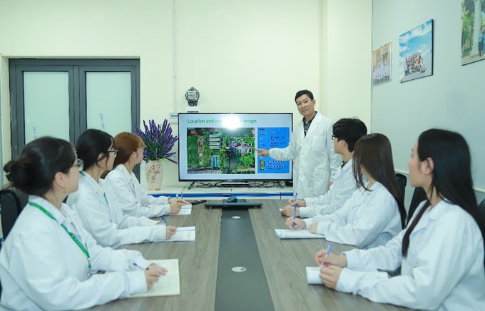 Sinh viên ngành Quản lý Tài nguyên và Môi trường Seminar về công nghệ xử lý nước thải và tuần hoàn nước sử dụng cho cây trồng