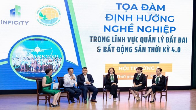 Khoa Tài nguyên và Môi trường thường xuyên tổ chức các buổi tọa đàm với doanh nghiệp định hướng nghề nghiệp cho sinh viên
