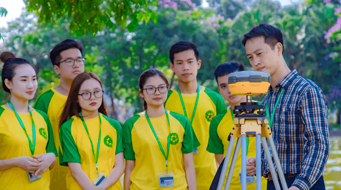 Hoạt động thực hành tại Khoa Tài nguyên và Môi trường giúp sinh viên tiếp cận phương pháp, công nghệ hiện đại