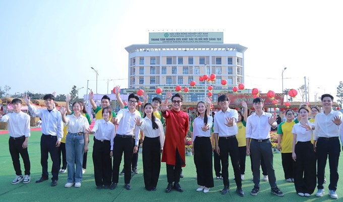  Sinh viên Khoa Tài nguyên và Môi trường tự tin hội nhập, đáp ứng nhu cầu nhân lực chất lượng cao trong lĩnh vực tài nguyên và môi trường.