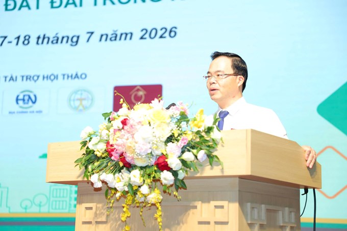 TS. Trần Văn Khải, Phó Chủ nhiệm Ủy ban Khoa học, Công nghệ và Môi trường của Quốc hội phát biểu đề dẫn tại Hội thảo