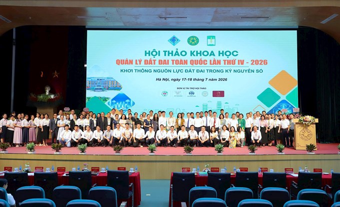 Các đại biểu chụp ảnh lưu niệm tại Hội thảo Quản lý đất đai toàn quốc lần thứ IV-2026.