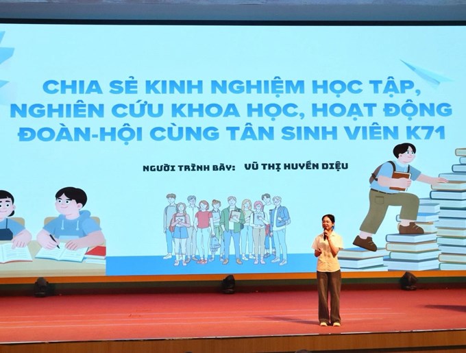 Sinh viên tiêu biểu Vũ Thị Huyền Diệu chia sẻ những trải nghiệm học tập và hoạt động sinh viên tại Học viện.