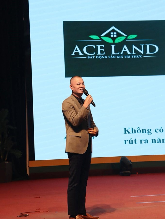 Ông Phạm Mạnh Cường – Chủ tịch Hội đồng quản trị, Tổng Giám đốc Công ty TNHH ACE Land chia sẻ những kinh nghiệm thực tiễn và định hướng nghề nghiệp tới tân sinh viên K71