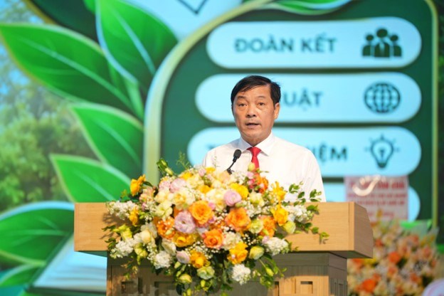TS. Lê Trọng Yên, Thứ trưởng Bộ Nông nghiệp và Môi trường đại diện cựu sinh viên khoá 35 phát biểu tại lễ kỷ niệm.