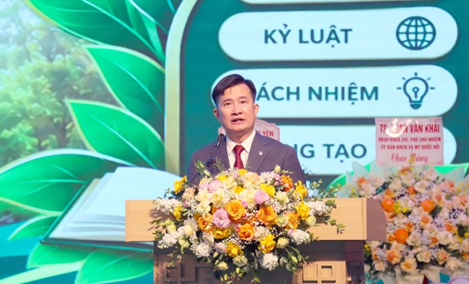 PGS,TS. Trần Trọng Phương, Trưởng Khoa Tài nguyên và Môi trường phát biểu tại buổi lễ. Ảnh: Văn Thanh.