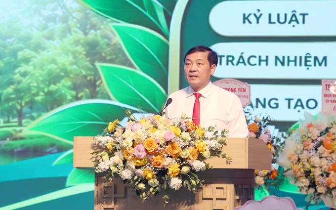 Thứ trưởng Bộ Nông nghiệp và Môi trường Lê Trọng Yên phát biểu tại lễ kỷ niệm 50 năm thành lập Khoa Tài nguyên và Môi trường. Ảnh: Văn Thanh