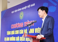 Công đoàn Học viện Nông nghiệp Việt Nam Tặng quà cán bộ, sinh viên khó khăn