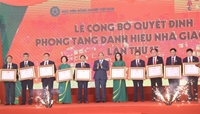 12 Nhà giáo của Học viện Nông nghiệp Việt Nam được Chủ tịch nước Nguyễn Xuân Phúc trao tặng danh hiệu Nhà giáo ưu tú tại buổi lễ kỷ niệm Ngày nhà giáo Việt Nam 20 11 2021