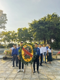 Học viện Nông nghiệp Việt Nam tổ chức Lễ viếng và dâng hương các Bà mẹ Việt Nam anh hùng và Anh hùng Liệt sỹ tại Nghĩa trang liệt sỹ Thị trấn Trâu Quỳ