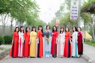 Dịu dàng tà áo dài nữ trong mùa xuân tháng 3