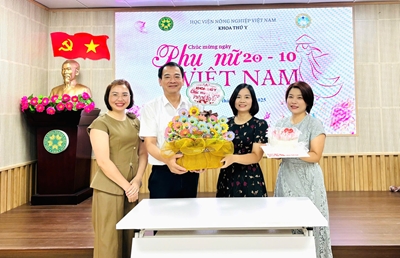 KHOA THÚ Y TỔ CHỨC LỄ KỶ NIỆM NGÀY PHỤ NỮ VIỆT NAM 20 10 GHI NHẬN VÀ TÔN VINH NHỮNG ĐÓNG GÓP CỦA ĐỘI NGŨ NỮ CÁN BỘ, GIẢNG VIÊN