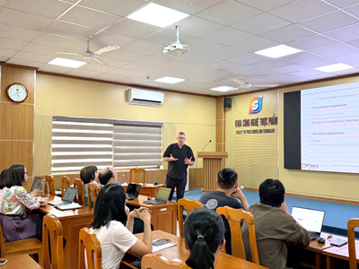 Seminar khoa học Hệ tế bào cho sản xuất enzyme ngoại bào