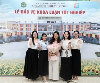 Lễ bảo vệ khóa luận tốt nghiệp – Cột mốc trưởng thành của sinh viên