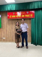 Lưu học sinh Lào - Viengphanh Vongmanykham bảo vệ thành công Đề án thạc sĩ ngành Quản lý kinh tế