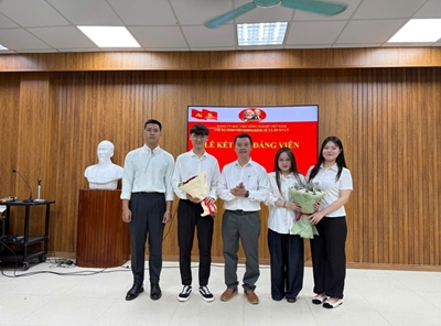 Phát triển Đảng tại Chi bộ Sinh viên Khoa Kinh tế và Quản lý - Lan tỏa lý tưởng, bồi dưỡng thế hệ đảng viên trẻ