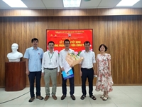 Chi bộ Khoa Kinh tế và Quản lý tổ chức lễ công bố quyết định công nhận đảng viên chính thức