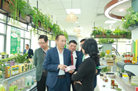Thứ trưởng Bộ Nông nghiệp và Phát triển nông thôn Phùng Đức Tiến làm việc với Học viện về Khoa học công nghệ và Đổi mới sáng tạo