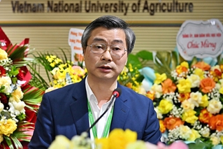 Thực hiện vai trò “cầu nối chính sách”, cung cấp bằng chứng khoa học cho quản trị phát triển xanh