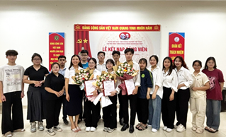 Chi bộ sinh viên khoa Công nghệ sinh học bổ sung lực lượng đảng viên trẻ, nâng cao chất lượng chính trị trong sinh viên