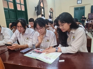Học sinh THPT Ninh Bình háo hức với thông tin về khởi nghiệp nông nghiệp