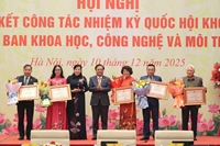 Đại biểu Quốc hội Nguyễn Thị Lan nhận Bằng khen của Ủy ban Thường vụ Quốc hội Ghi nhận những đóng góp cho chính sách khoa học, công nghệ và môi trường