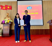 Chi bộ Khoa Kế toán và Quản trị kinh doanh tổ chức Lễ kết nạp Đảng viên mới