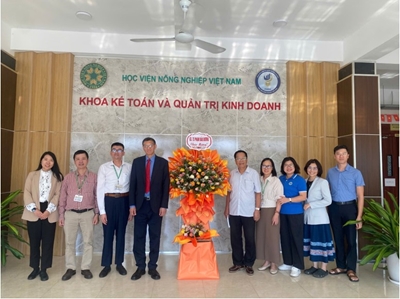 Tăng cường hợp tác nghiên cứu khoa học với Trường Đại học Nông nghiệp Trung Quốc