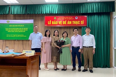 Lưu học sinh Lào - Viengphanh Vongmanykham bảo vệ thành công Đề án thạc sĩ ngành Quản lý kinh tế