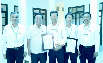 Bộ trưởng Lê Minh Hoan thăm, động viên, khích lệ Nhóm nghiên cứu ngô tại Học Viện Nông nghiệp Việt Nam