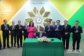 Chủ tịch Quốc hội Trần Thanh Mẫn trồng cây lưu niệm tại Học viện Nông nghiệp Việt Nam